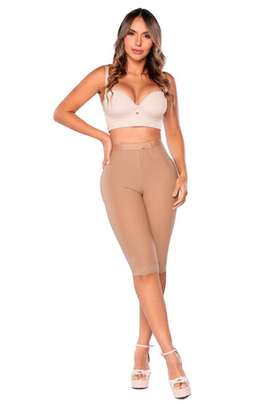Panty Ultrainvisible SMI04002 – Refinada con realce natural, modelo mostrando el diseño de compresión ligera.