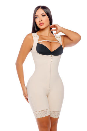faja media pierna cuenta con tirantes anchos, acolchados y ajustables. Cubre los rollitos de la espalda, tiene un zipper en el abdomen y un cierre perineal amplio. Además, está enriquecida con vitamina E color beige
