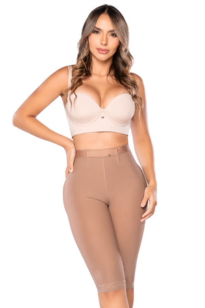 - Panty largo SMI04002 Ultrainvisible con realce natural
- Vista posterior del panty SMI04002 sin costuras en glúteos
- Detalle de encaje en piernas y control de muslos del panty SMI04002