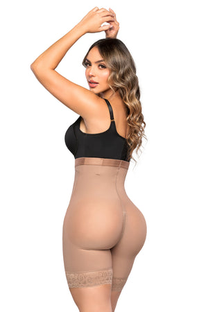- Panty tipo short SMI04004 DISCRETA con realce natural
- Vista posterior del panty Ultrainvisible SMI04004 con cierre perineal
- Detalle de talle alto, encaje siliconado y ajuste anatómico del SMI04004