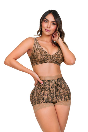 Panty cachetero levanta cola ultrainvisible con encaje en piernas
Panty moldeador con control de abdomen y realce natural de glúteos
Panty cachetero sin costuras con ajuste cómodo y femenino