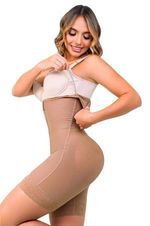 Faja moldeadora La Esbelta en color negro, con tela Ultrainvisible y ajuste ergonómico que estiliza la figura sin marcarse en la ropa.