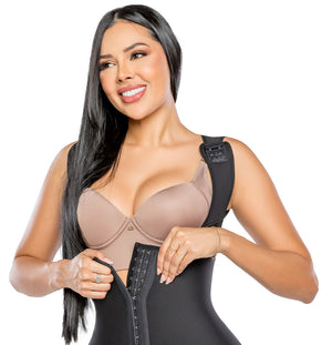 - Faja SMI7131 LA DIOSA media pierna con triple efecto lifting
- Vista lateral con compresión abdominal y estructura progresiva
- Detalle de diseño sin costuras y panty invisible incluido