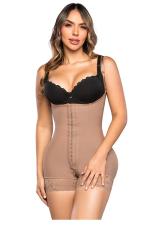 Faja corta Stagmi SMI7167 con efecto lifting, encaje siliconado e invisibilidad posterior – Tres niveles de abrochadura y panty de regalo