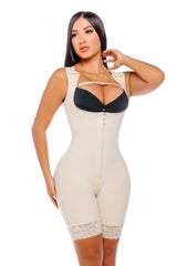  faja media pierna cuenta con tirantes anchos, acolchados y ajustables. Cubre los rollitos de la espalda, tiene un zipper en el abdomen y un cierre perineal amplio. Además, está enriquecida con vitamina E color beige
