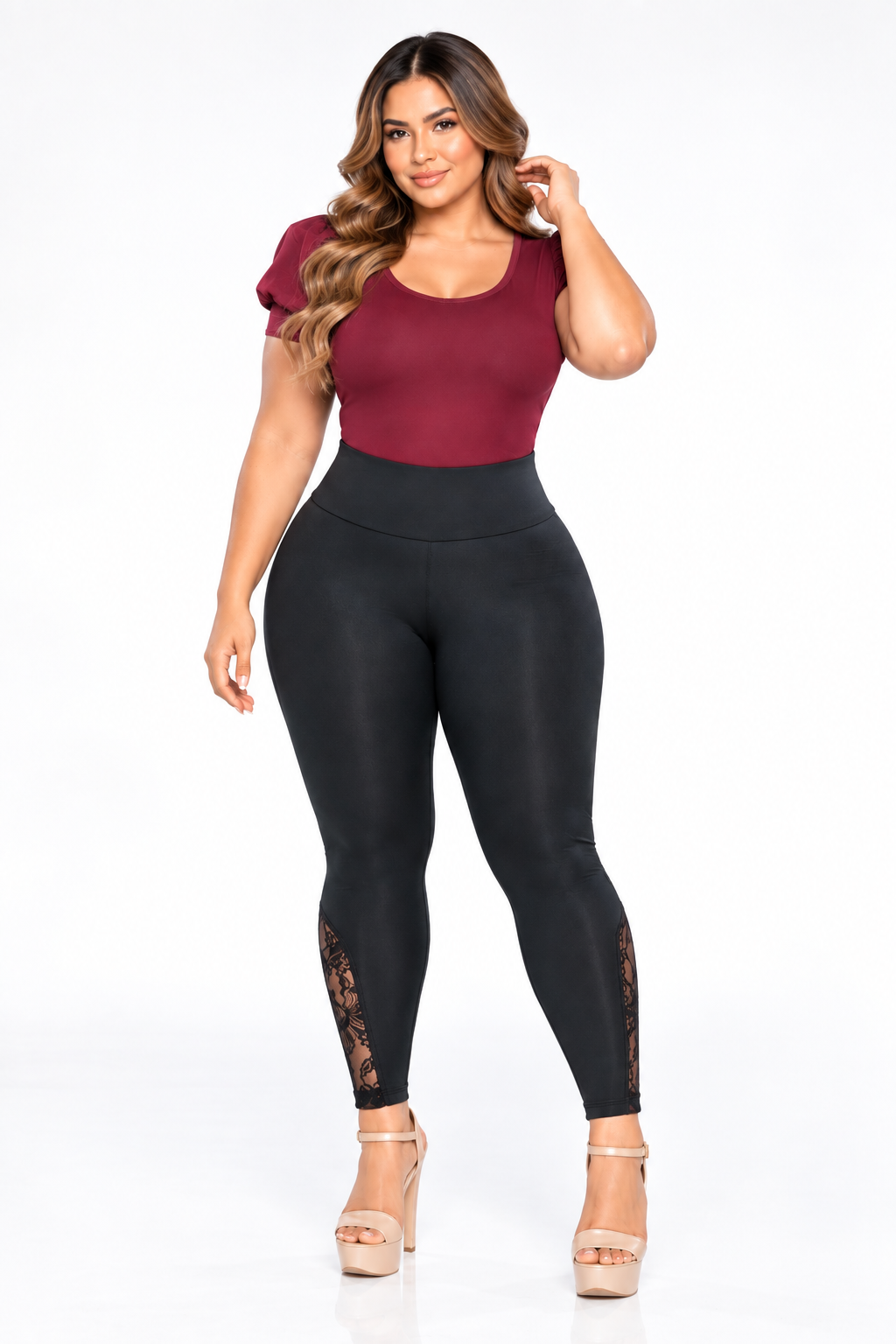Legging negro de tiro alto STAGMI para mujer plus size, vista frontal con detalle de encaje floral en la parte inferior
