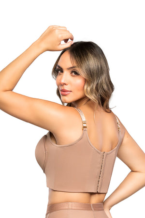 - Brasier negro SMI03050 con encaje en escote y control de espalda
- Vista frontal de brasier liso con copas completas
- Tirantes anchos ajustables y broche trasero con niveles
