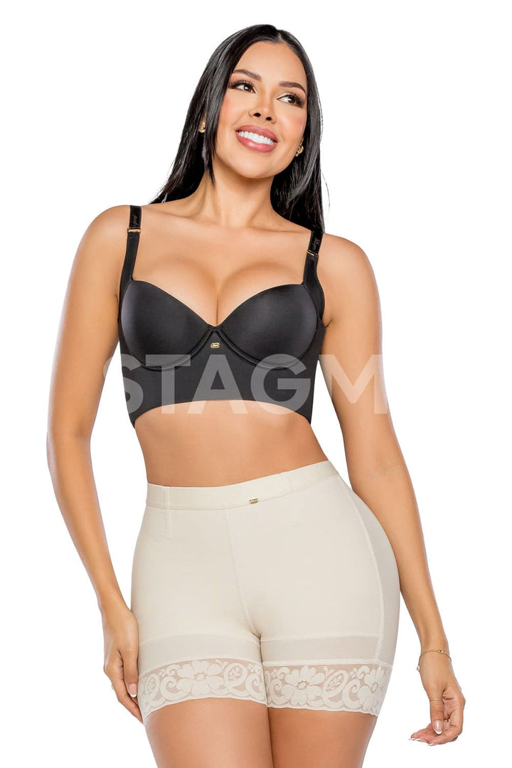 Panty arriba de la media pierna con control de abdomen bajo y realce de glúteo natural con transformación textil en powernet sin costuras frontales ni traseras color beige