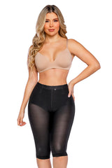 El panty moldeador ofrece realce natural de glúteos, control en el abdomen bajo y llega hasta la rodilla. Está diseñado sin costuras frontales ni traseras para mayor comodidad. color negro