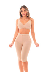 - Panty moldeador largo SMI04002 con control progresivo
- Detalle de encaje siliconado en piernas del panty SMI04002
- Vista posterior sin costuras visibles del panty REFINADA