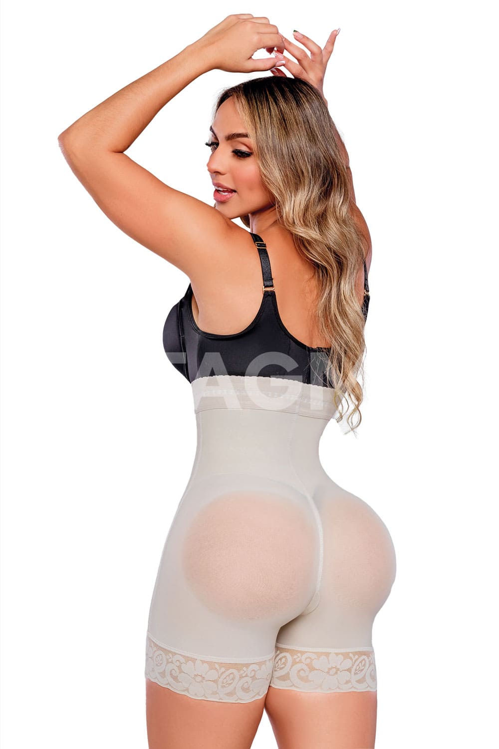 El panty strapless a media pierna ofrece control en el abdomen bajo y alto, con un realce natural de glúteos. Está diseñado sin costuras frontales ni traseras y cuenta con un hueco perineal para mayor practicidad. color beige