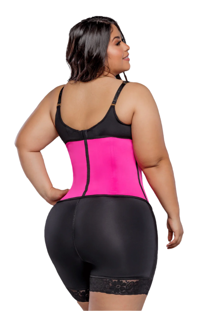 - Cinturilla térmica SMI2002 fucsia en látex con broches
- Vista frontal con compresión en abdomen alto, medio y bajo
- Diseño deportivo con efecto reductor y soporte lumbar
