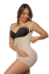 - Faja corta SMI7086 LA PROVOCATIVA con cierre frontal y realce natural
- Vista posterior de faja SMI7086 con encaje siliconado y soporte lateral
- Detalle del sistema de broches y panty Ultrainvisible incluido en SMI7086
