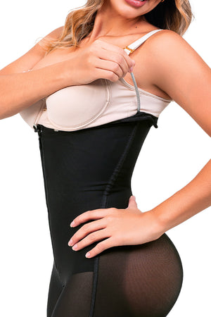 Faja moldeadora La Esbelta en color negro, con tela Ultrainvisible y ajuste ergonómico que estiliza la figura sin marcarse en la ropa.