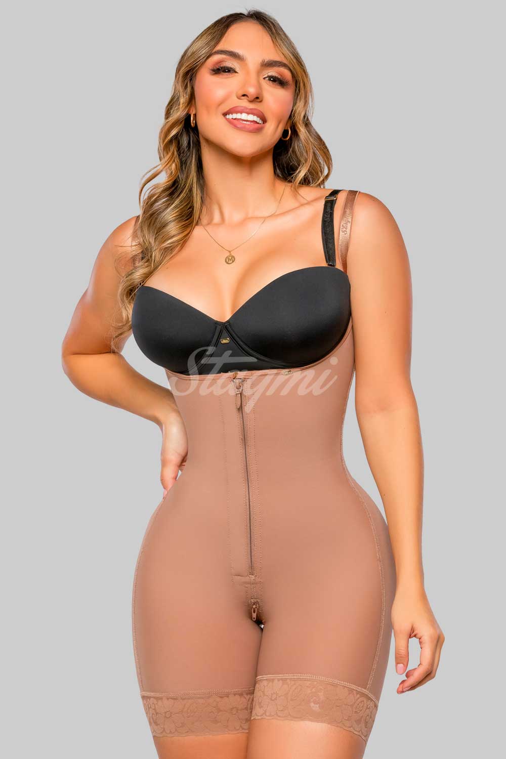 Faja moldeadora diseñada para realzar naturalmente tu figura. Con efecto invisible en glúteos y ajuste perfecto, te sentirás cómoda y segura todo el día. Disponible en Cocoa y Black