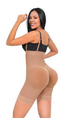 - Faja strapless media pierna SMI7097 con efecto lifting natural
- Vista posterior de faja Ultrainvisible SMI7097 con cierre frontal
- Detalle de tirantes removibles y panty de regalo en SMI7097
