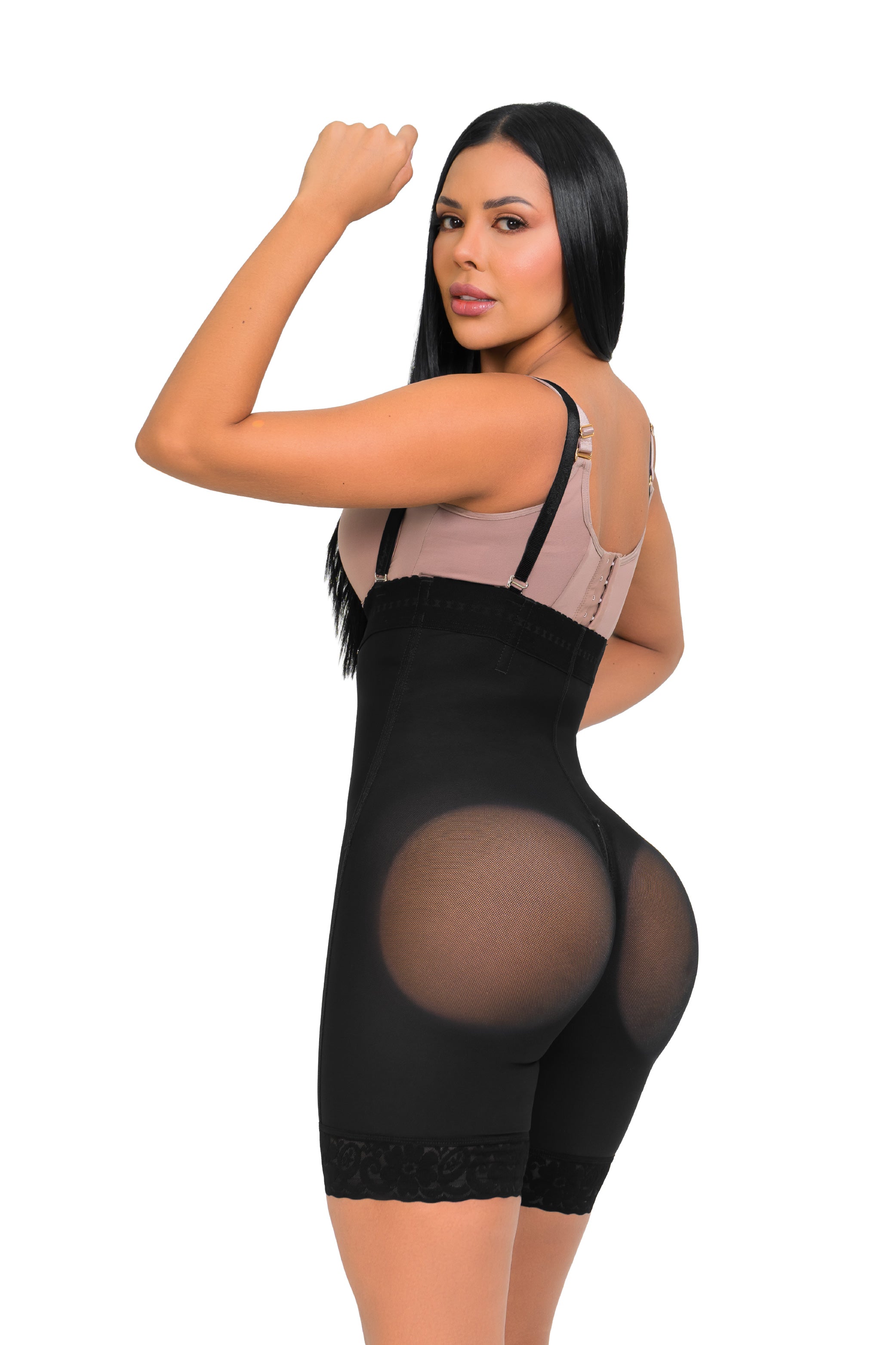 - Faja strapless media pierna SMI7097 con efecto lifting natural
- Vista posterior de faja Ultrainvisible SMI7097 con cierre frontal
- Detalle de tirantes removibles y panty de regalo en SMI7097
