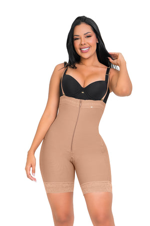 - Faja strapless media pierna SMI7097 con efecto lifting natural
- Vista posterior de faja Ultrainvisible SMI7097 con cierre frontal
- Detalle de tirantes removibles y panty de regalo en SMI7097
