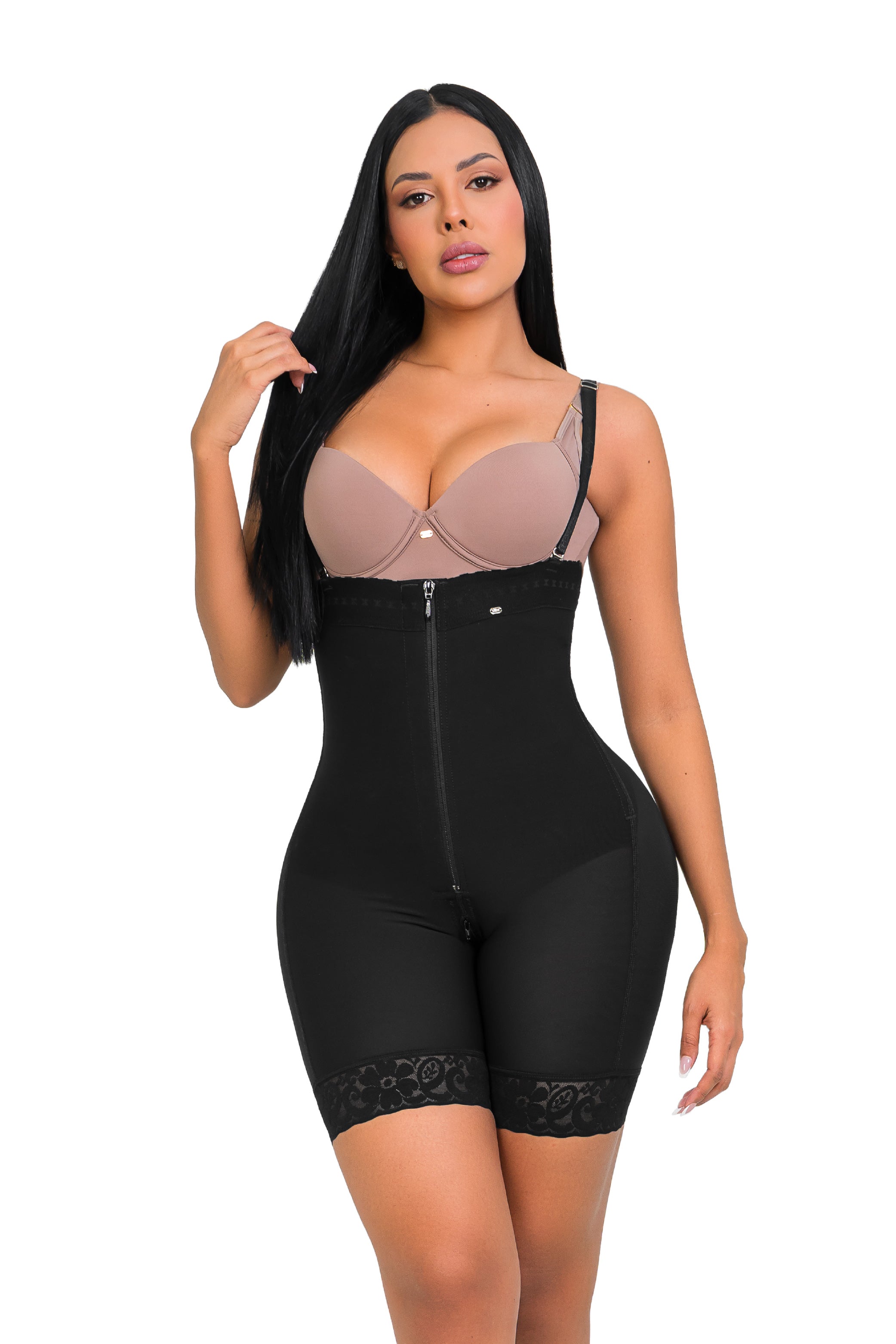 - Faja strapless media pierna SMI7097 con efecto lifting natural
- Vista posterior de faja Ultrainvisible SMI7097 con cierre frontal
- Detalle de tirantes removibles y panty de regalo en SMI7097
