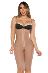 Faja strapless hasta la rodilla con tirantes removibles, tres líneas de broches, cierre perineal amplio y alta compresión. Tela con vitamina E, color cocoa.