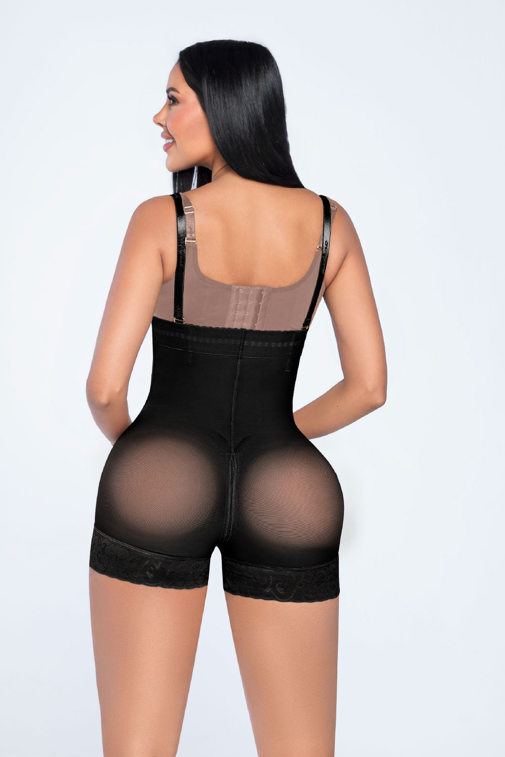 Faja Ultrainvisible strapless Stagmi SMI7151 con cierre frontal, soporte lateral y realce de glúteos – Tanga incluida y cierre perineal