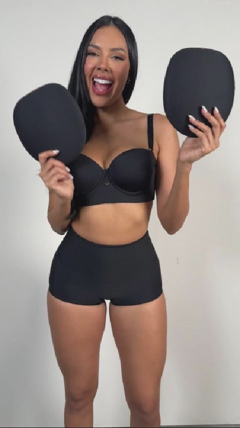 - Panty SMI04041 con capas Lift Tech removibles
- Vista posterior de panty clásico con costura anatómica y tiro alto
- Detalle del refuerzo en algodón y control abdominal en panty SMI04041
