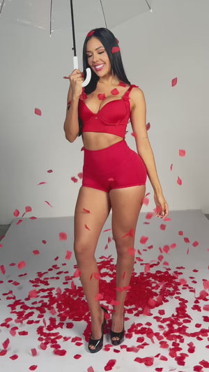 Conjunto de bra y boxer rojo para mujer. Bra de soporte alto con ajuste en la espalda y boxer con control abdominal y efecto levanta cola.