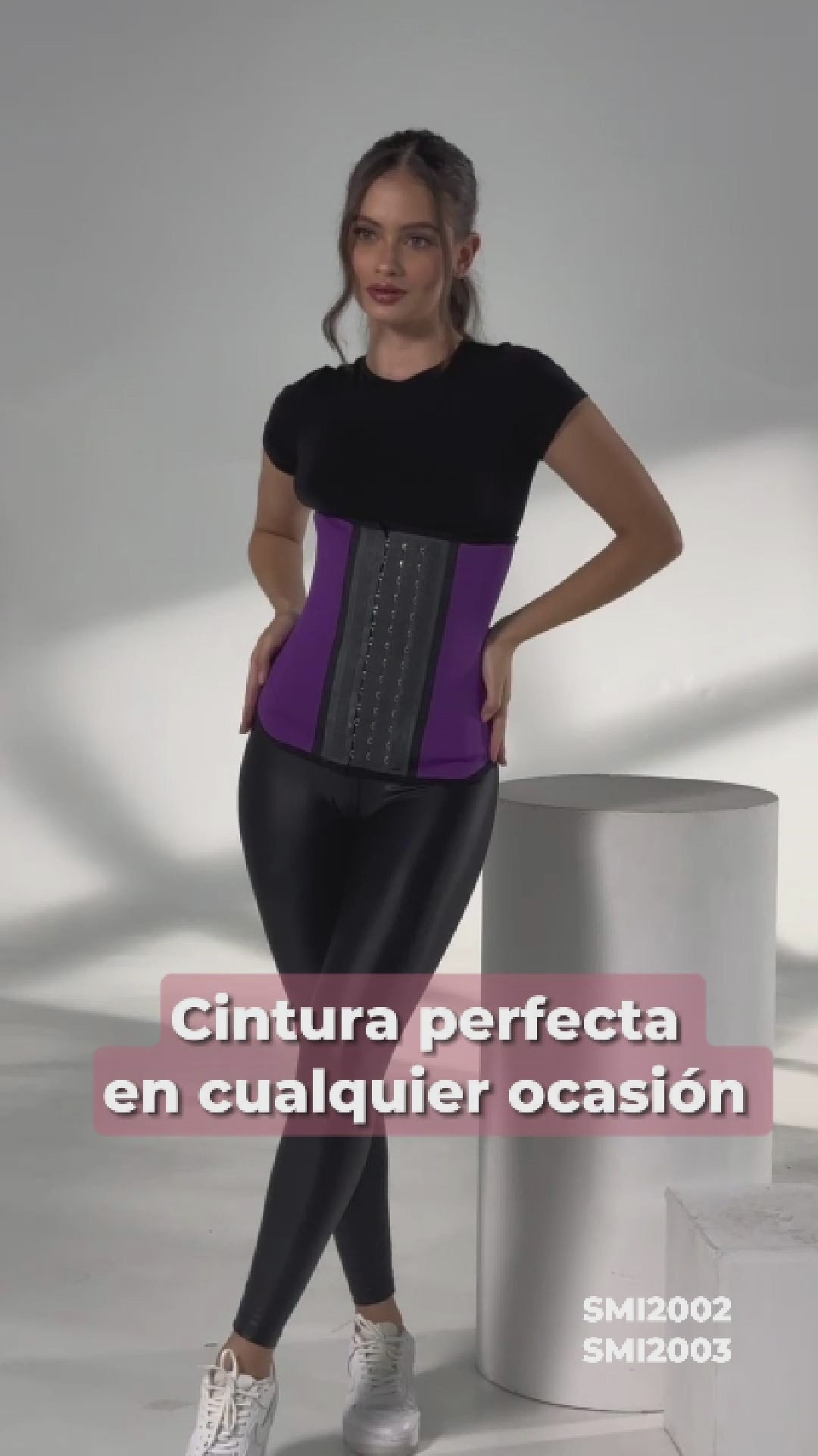 - Cinturilla térmica SMI2003 color morado con látex y broches
- Vista lateral con soporte lumbar y compresión abdominal
- Entrenador de cintura en neopreno con efecto reductor

