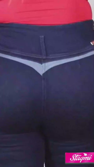 Jean azul de tiro alto STAGMI SMI3418 para mujer, vista frontal con pretina en contraste y cuatro botones