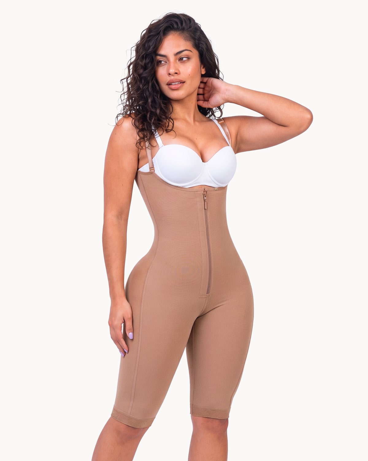 Faja hasta la rodilla UltraInvisible STAGMI SMI7087 color cocoa, vista frontal en pose alternativa 2