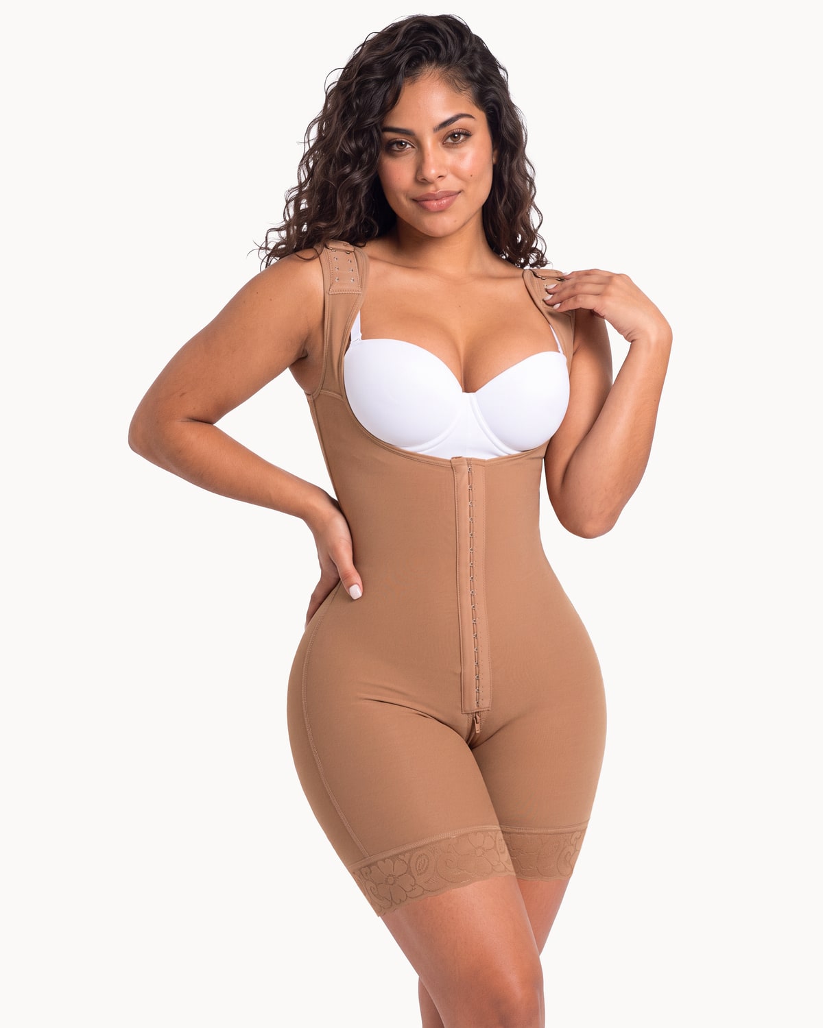 Faja de media pierna UltraInvisible STAGMI SMI7131 color cocoa, vista frontal con cierre de broches