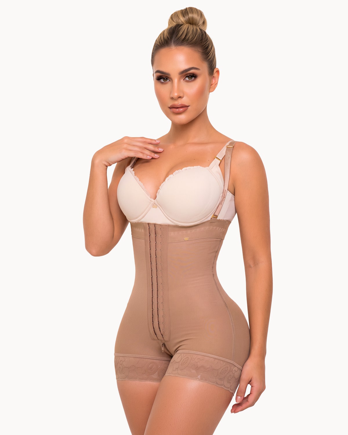 Faja supercorta UltraInvisible STAGMI SMI7137 color cocoa, vista frontal con cierre de broches